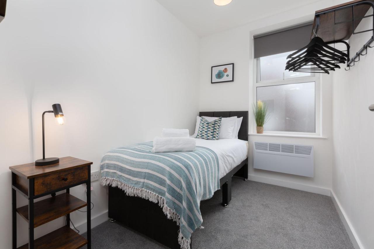 Charles Alexander Short Stay - Charnley House Apartments แบล็คพูล ภายนอก รูปภาพ