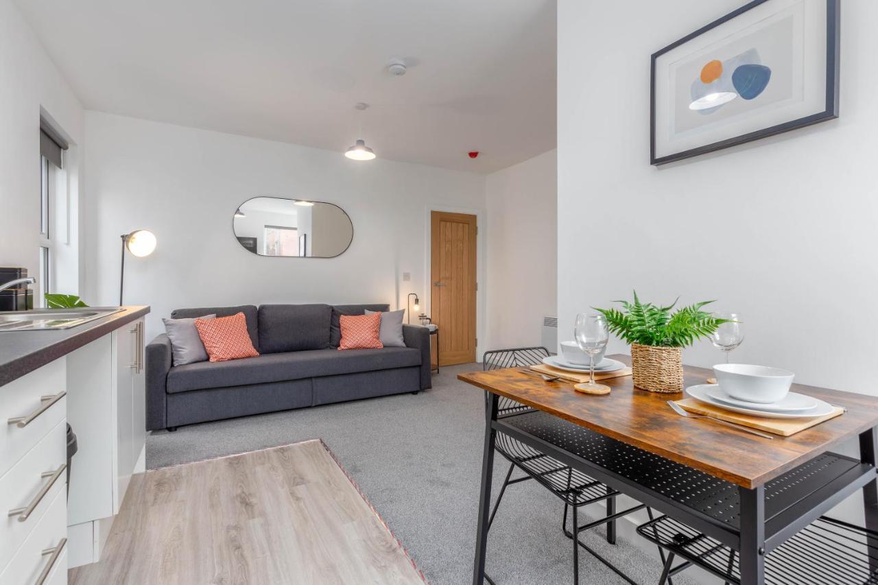 Charles Alexander Short Stay - Charnley House Apartments แบล็คพูล ภายนอก รูปภาพ