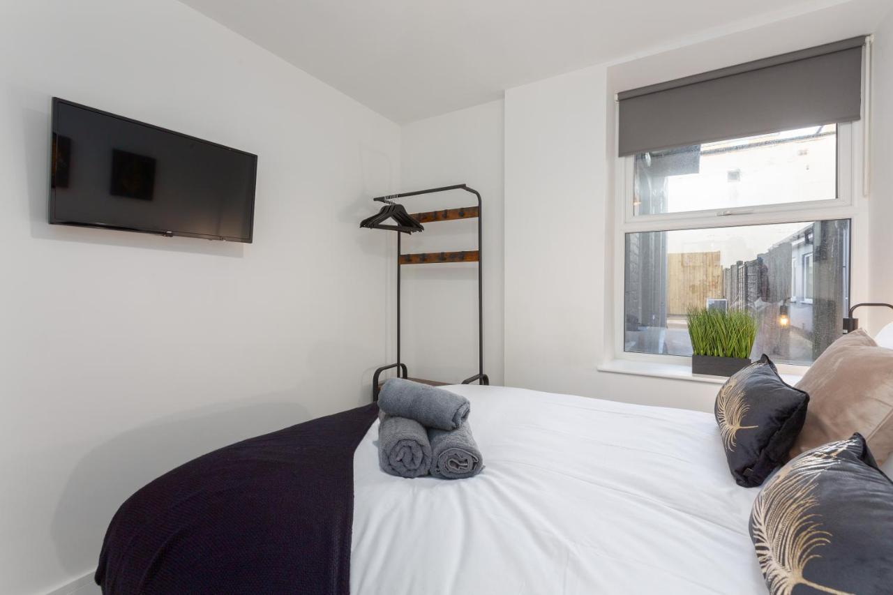 Charles Alexander Short Stay - Charnley House Apartments แบล็คพูล ภายนอก รูปภาพ